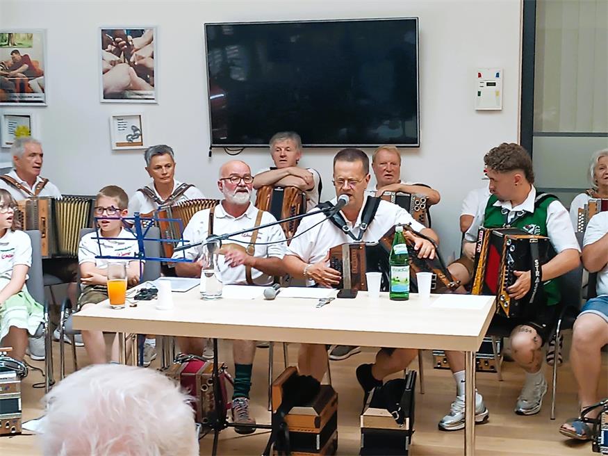 Harmonikaschule Wagner sorgte für strahlende Gesichter