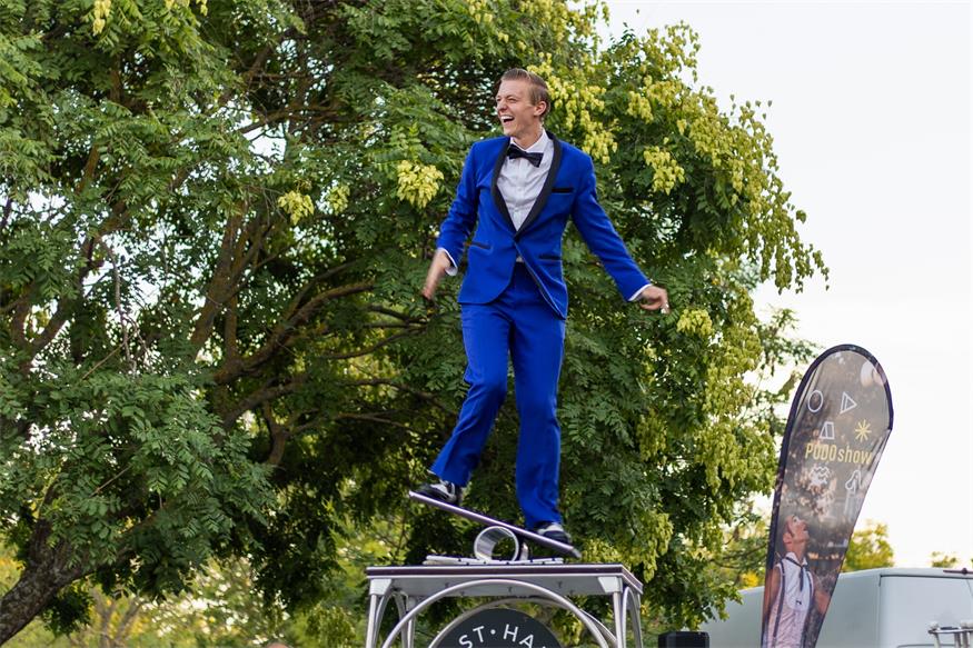 Stefan Dvorak begeistert in Podersdorf mit preisgekrönter Zirkusshow
