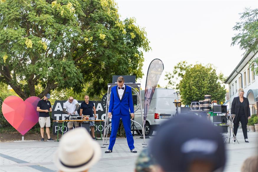 Stefan Dvorak begeistert in Podersdorf mit preisgekrönter Zirkusshow