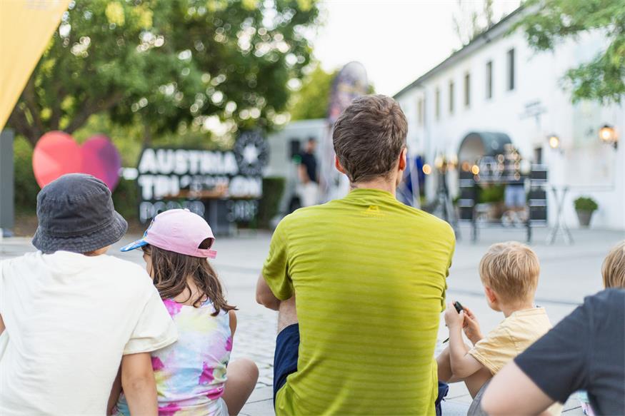 Stefan Dvorak begeistert in Podersdorf mit preisgekrönter Zirkusshow