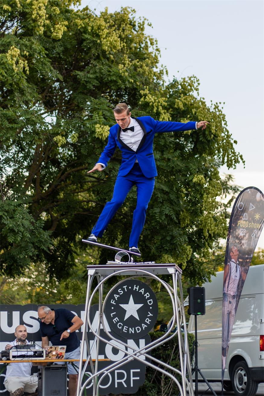 Stefan Dvorak begeistert in Podersdorf mit preisgekrönter Zirkusshow