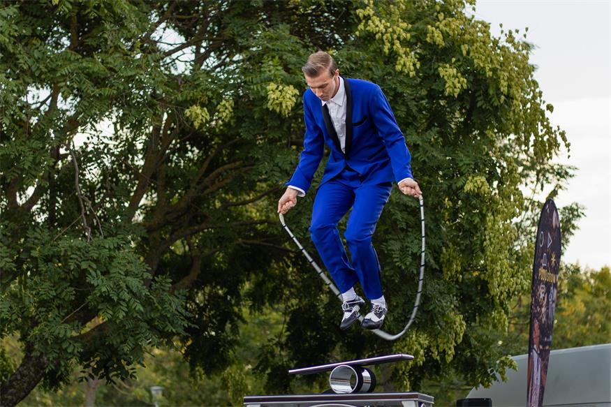 Stefan Dvorak begeistert in Podersdorf mit preisgekrönter Zirkusshow