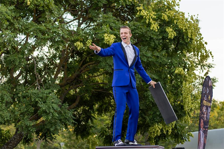 Stefan Dvorak begeistert in Podersdorf mit preisgekrönter Zirkusshow