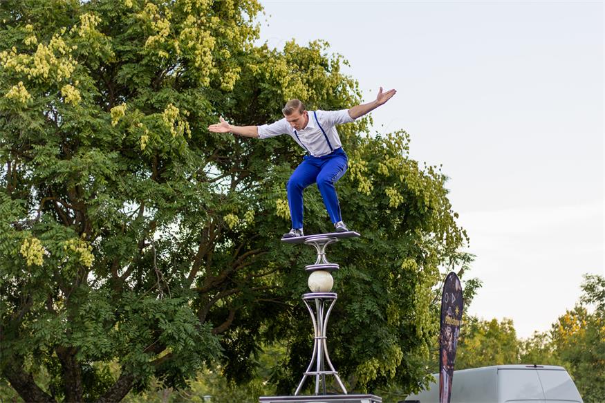 Stefan Dvorak begeistert in Podersdorf mit preisgekrönter Zirkusshow