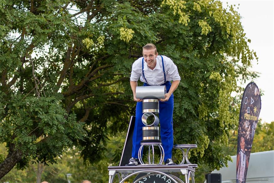 Stefan Dvorak begeistert in Podersdorf mit preisgekrönter Zirkusshow