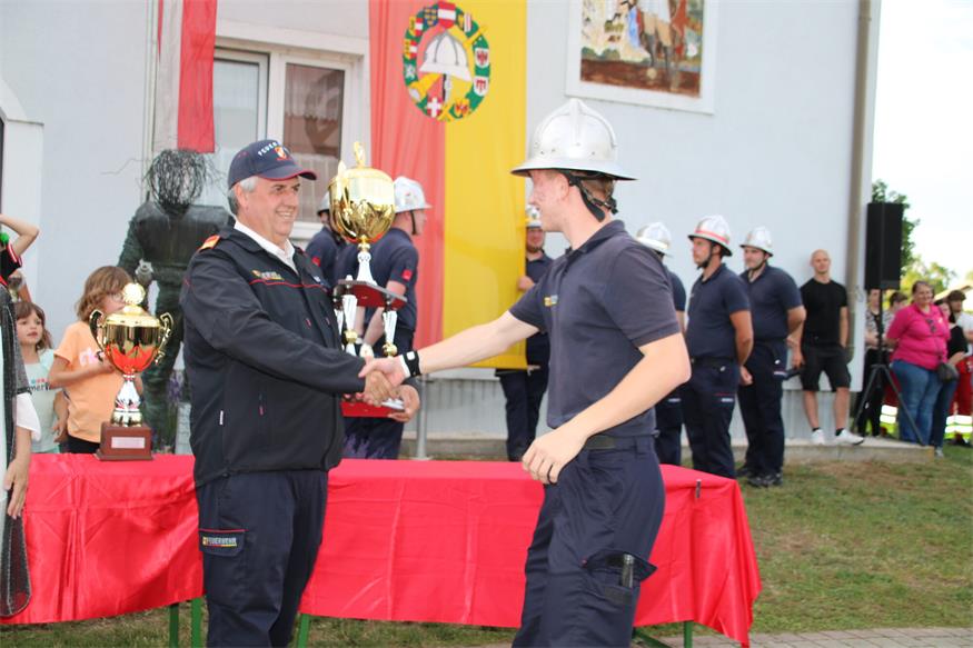 Triple-Sieg und Wanderpokal für Feuerwehr Frankenau