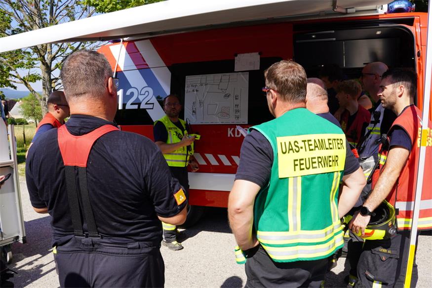 Einsatz bei 40 Grad: Nebengebäude in Trausdorf in Vollbrand