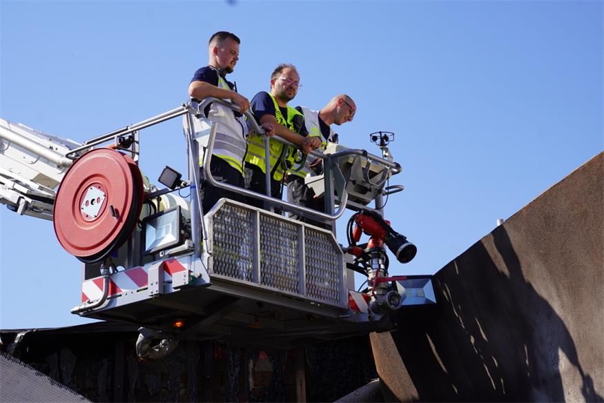 Einsatz bei 40 Grad: Nebengebäude in Trausdorf in Vollbrand