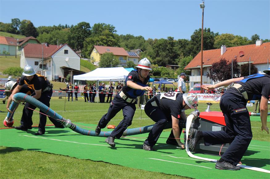 Schnelligkeit, Präzision und Teamwork: Leistungsbewerb der Feuerwehren