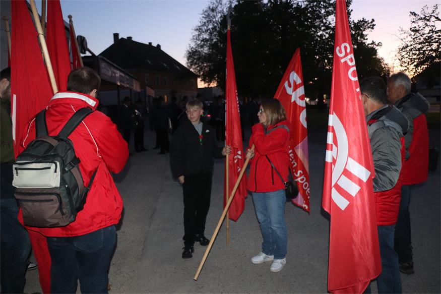 Fackelzug durch Neudörfl am Vorabend des 1. Mai
