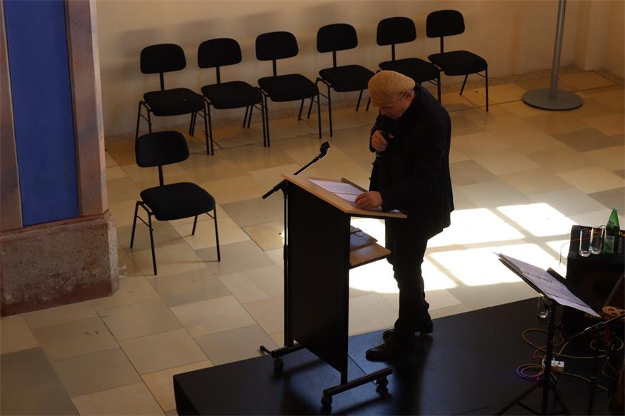 „Umarmt“ in der ehemaligen Synagoge Kobersdorf