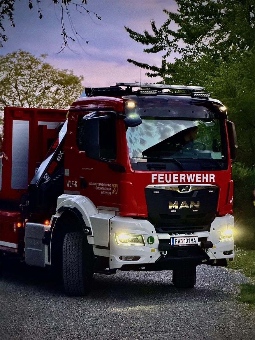 Feuerwehr „befreite“ Rückhaltebecken von Treibgut und Ästen