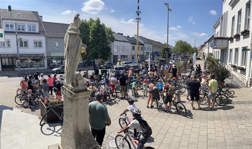 Raddemo in Neusiedl/See: Familien fordern sichere Rad- und Schulwege
