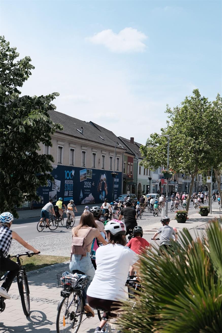 Raddemo in Neusiedl/See: Familien fordern sichere Rad- und Schulwege