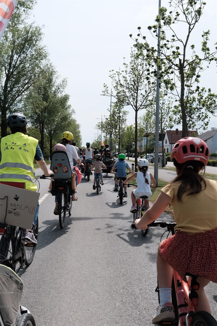Raddemo in Neusiedl/See: Familien fordern sichere Rad- und Schulwege