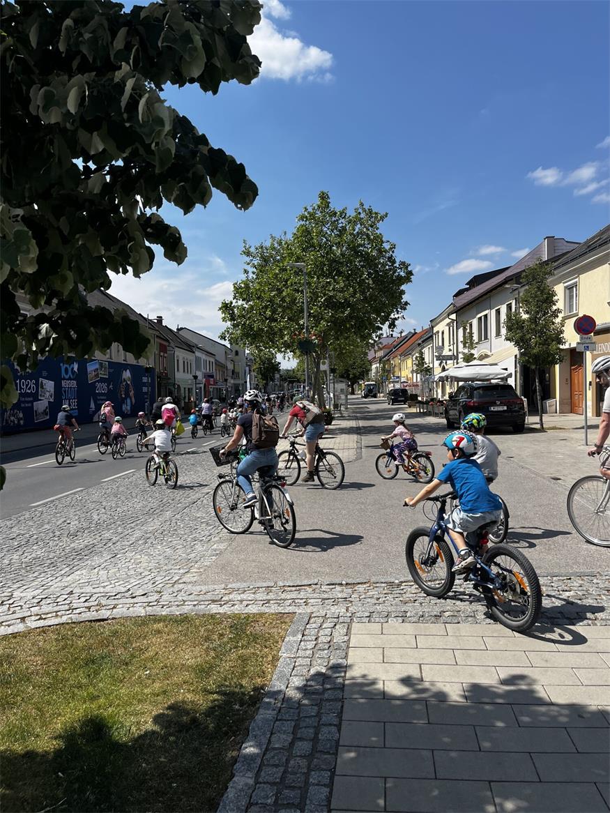 Raddemo in Neusiedl/See: Familien fordern sichere Rad- und Schulwege