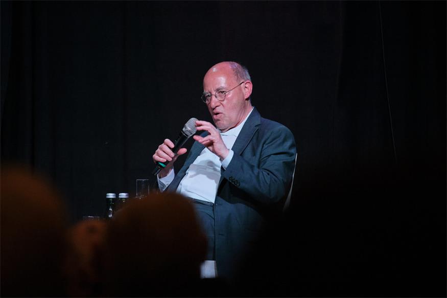 Neusiedl: Gregor Gysi geht im Weinwerk dem Sinn der Kirche nach