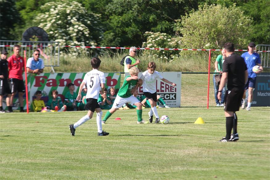 Volksschule Siegendorf und Zurndorf gewinnen ihre Sumsi-Cup Bezirksbewerbe