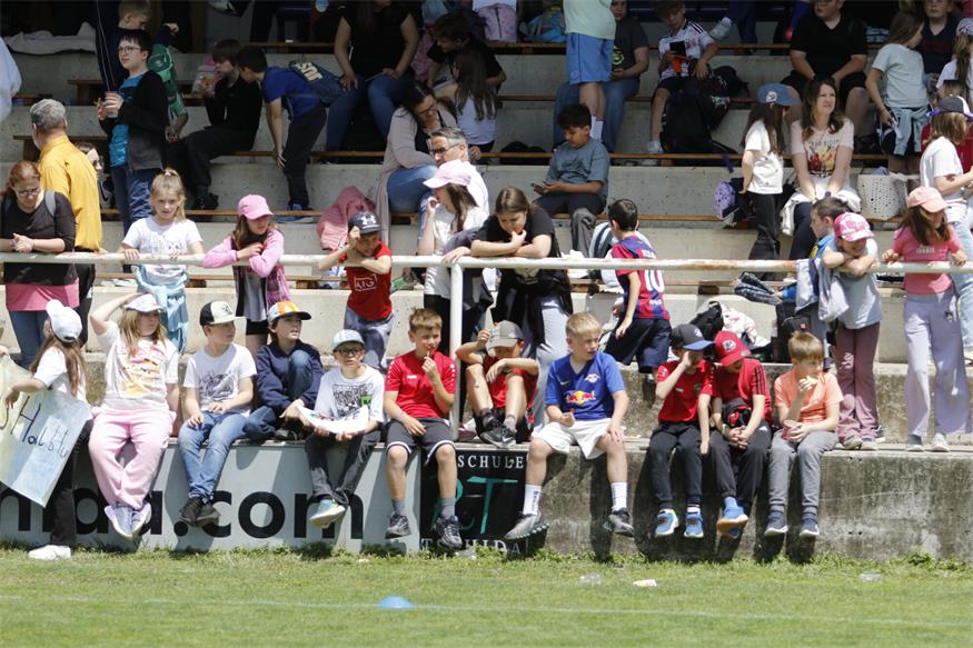 Volksschule Siegendorf und Zurndorf gewinnen ihre Sumsi-Cup Bezirksbewerbe