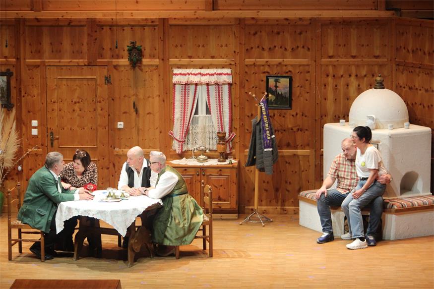 Raidinger Theaterpartie überzeugt mit „Vaterschaftstest“