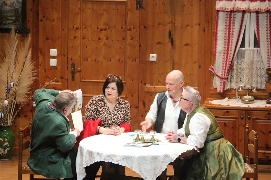 Raidinger Theaterpartie überzeugt mit „Vaterschaftstest“