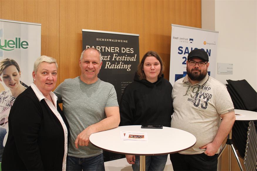 Raidinger Theaterpartie überzeugt mit „Vaterschaftstest“