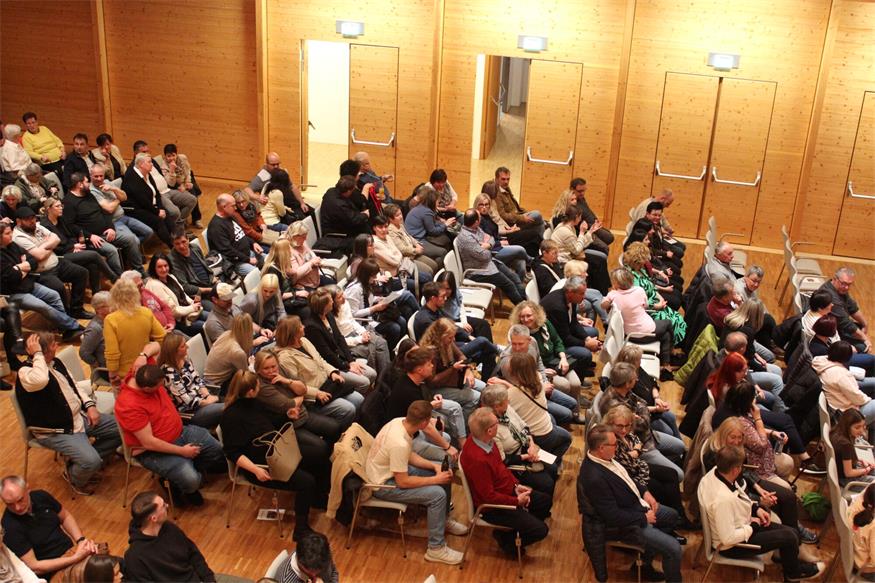 Raidinger Theaterpartie überzeugt mit „Vaterschaftstest“