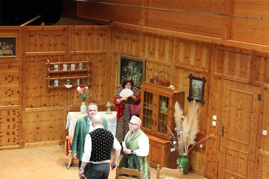 Raidinger Theaterpartie überzeugt mit „Vaterschaftstest“