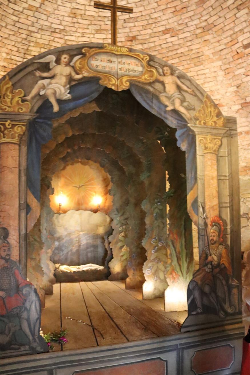 Segen für restauriertes Heiliges Grab im Schloss Kobersdorf