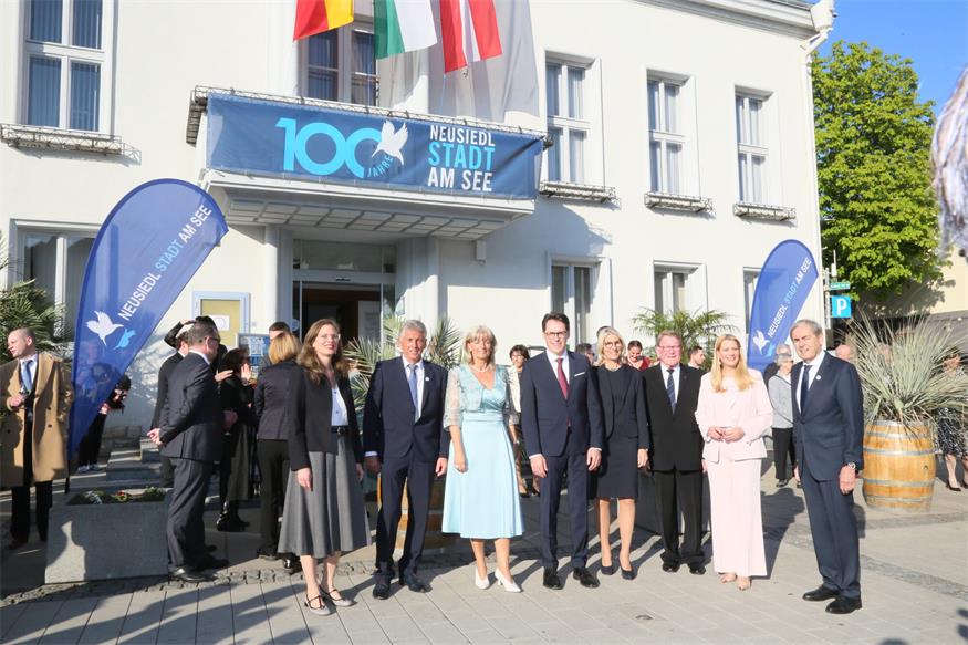 Neusiedl feiert 100 Jahre Stadt mit Festsitzung und Gala