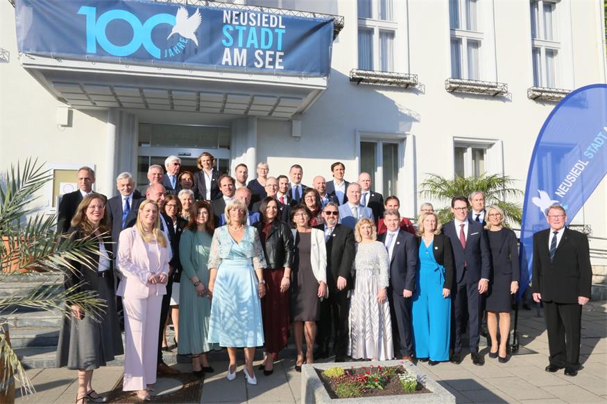 Neusiedl feiert 100 Jahre Stadt mit Festsitzung und Gala
