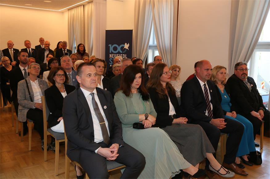 Neusiedl feiert 100 Jahre Stadt mit Festsitzung und Gala