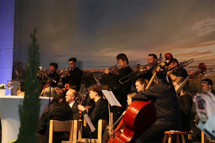 Neusiedl feiert 100 Jahre Stadt mit Festsitzung und Gala
