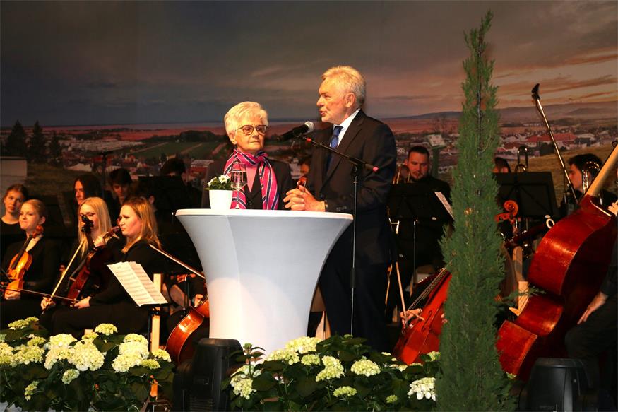 Neusiedl feiert 100 Jahre Stadt mit Festsitzung und Gala