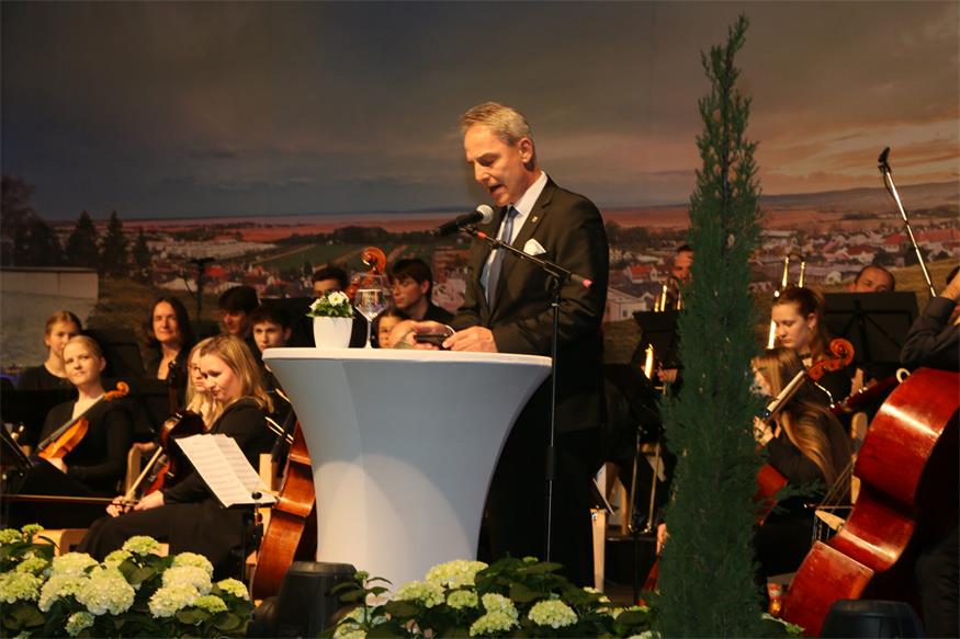 Neusiedl feiert 100 Jahre Stadt mit Festsitzung und Gala