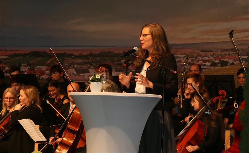 Neusiedl feiert 100 Jahre Stadt mit Festsitzung und Gala