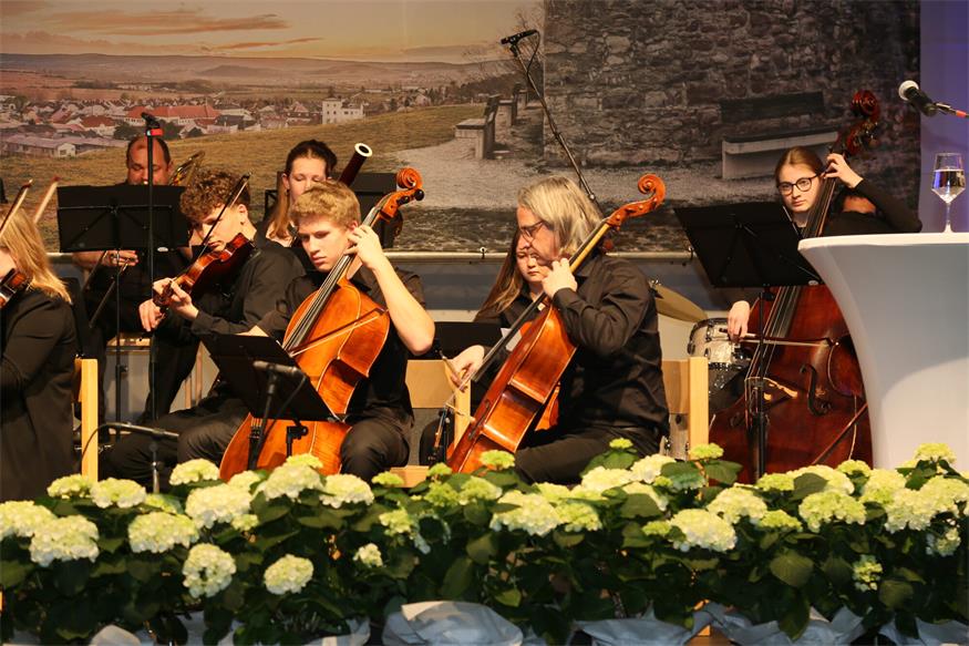 Neusiedl feiert 100 Jahre Stadt mit Festsitzung und Gala