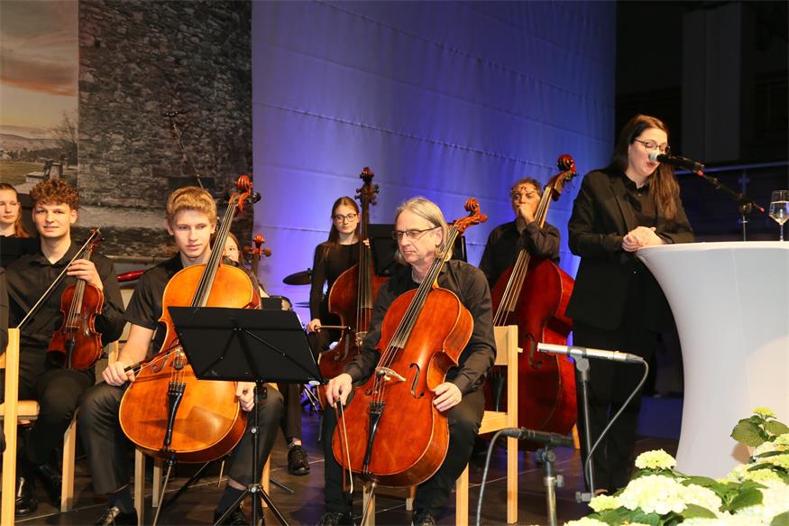 Neusiedl feiert 100 Jahre Stadt mit Festsitzung und Gala