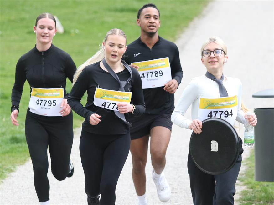 Lehrlinge laufen für den guten Zweck im Schlosspark