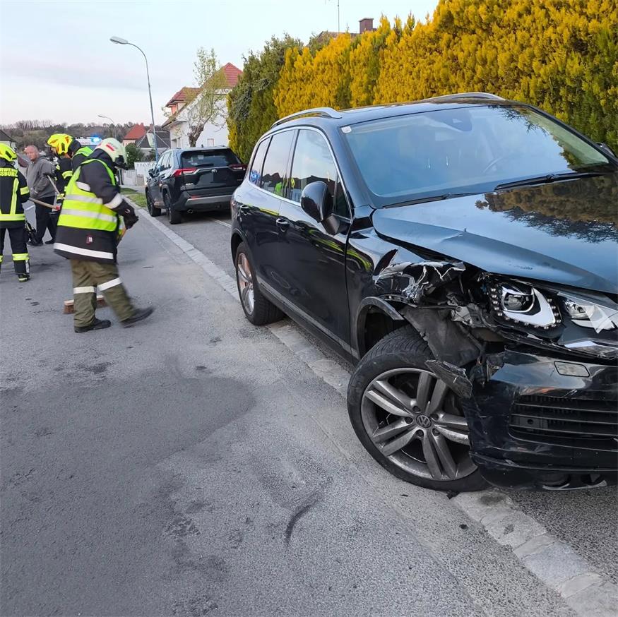 Draßburg: Kollision mit geparktem Auto