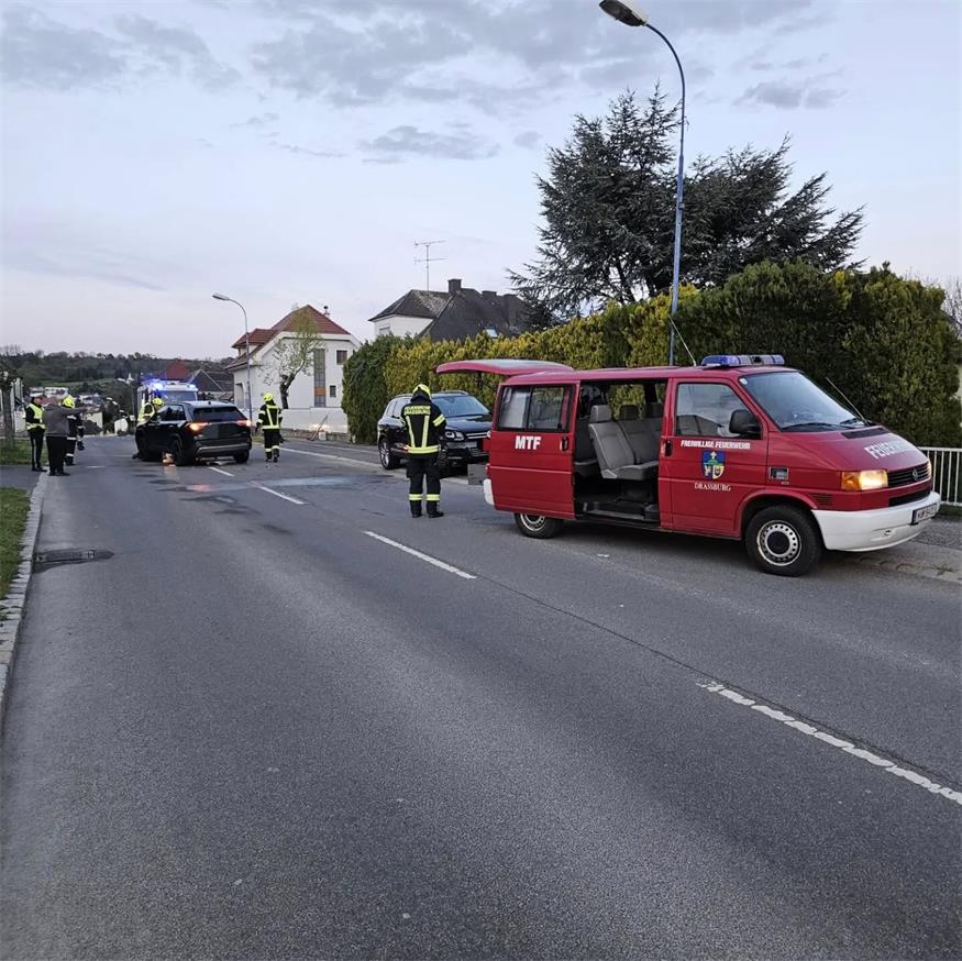 Draßburg: Kollision mit geparktem Auto