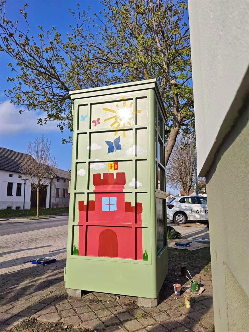 Alte Telefonzelle wird zur Bücherzelle in Strebersdorf
