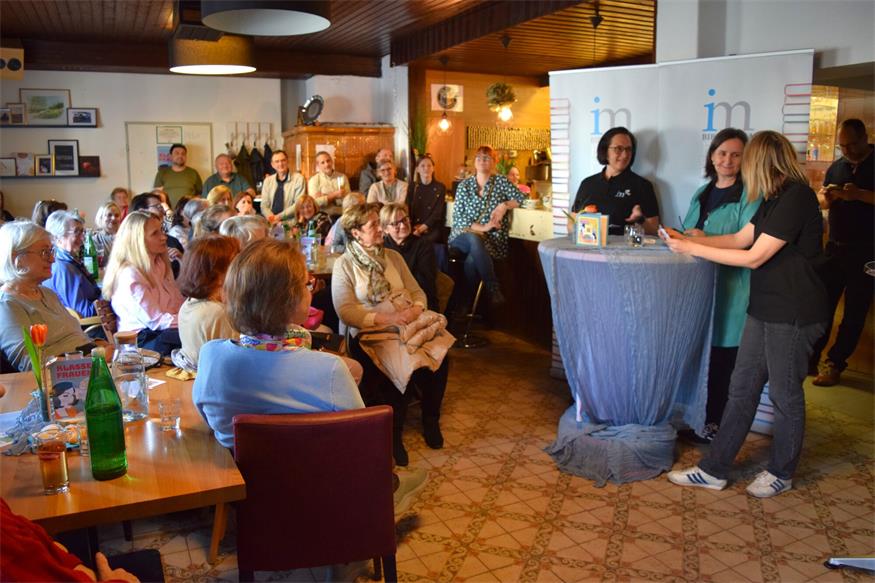 Volles Haus in Kr. Minihof bei Präsentation von Kerstingers Debütroman