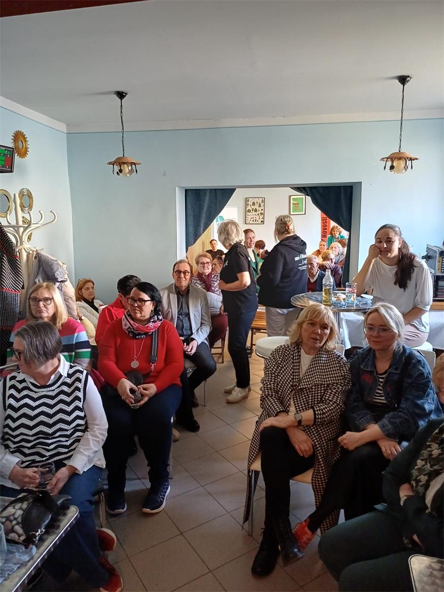 Volles Haus in Kr. Minihof bei Präsentation von Kerstingers Debütroman