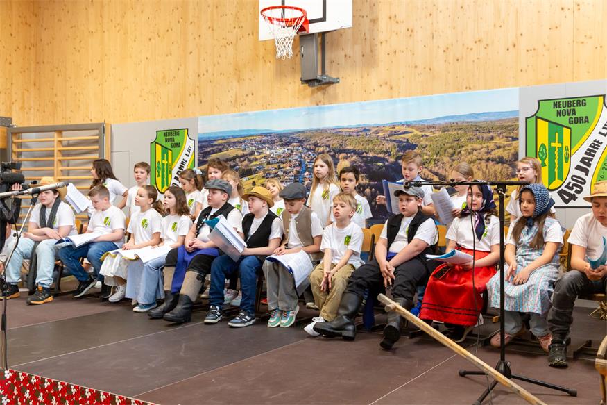 Volles Haus beim Kindermusical in der Volksschule Neuberg
