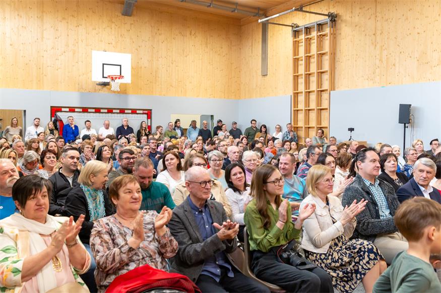 Volles Haus beim Kindermusical in der Volksschule Neuberg