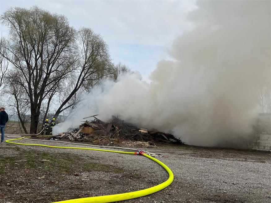 Brandalarm in Hirm: Feuer bei der Deponie