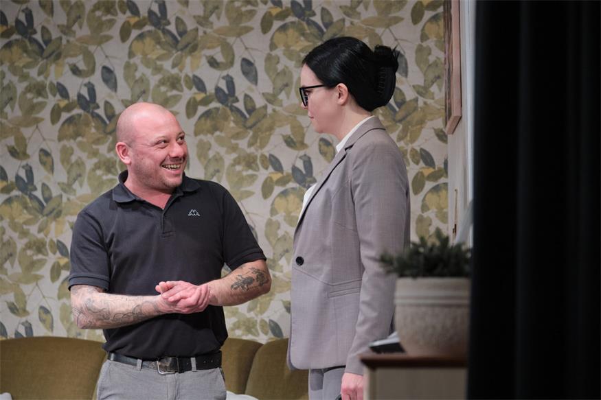 Theater im Winzerkeller: Eine Familie zum Schieflachen