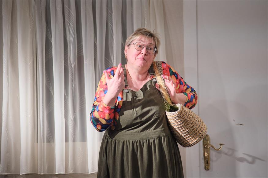 Theater im Winzerkeller: Eine Familie zum Schieflachen