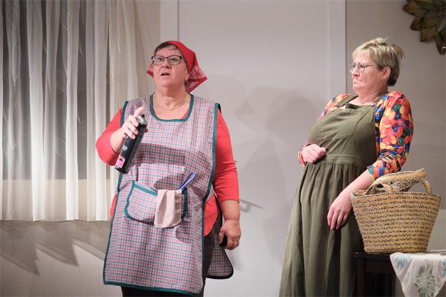 Theater im Winzerkeller: Eine Familie zum Schieflachen